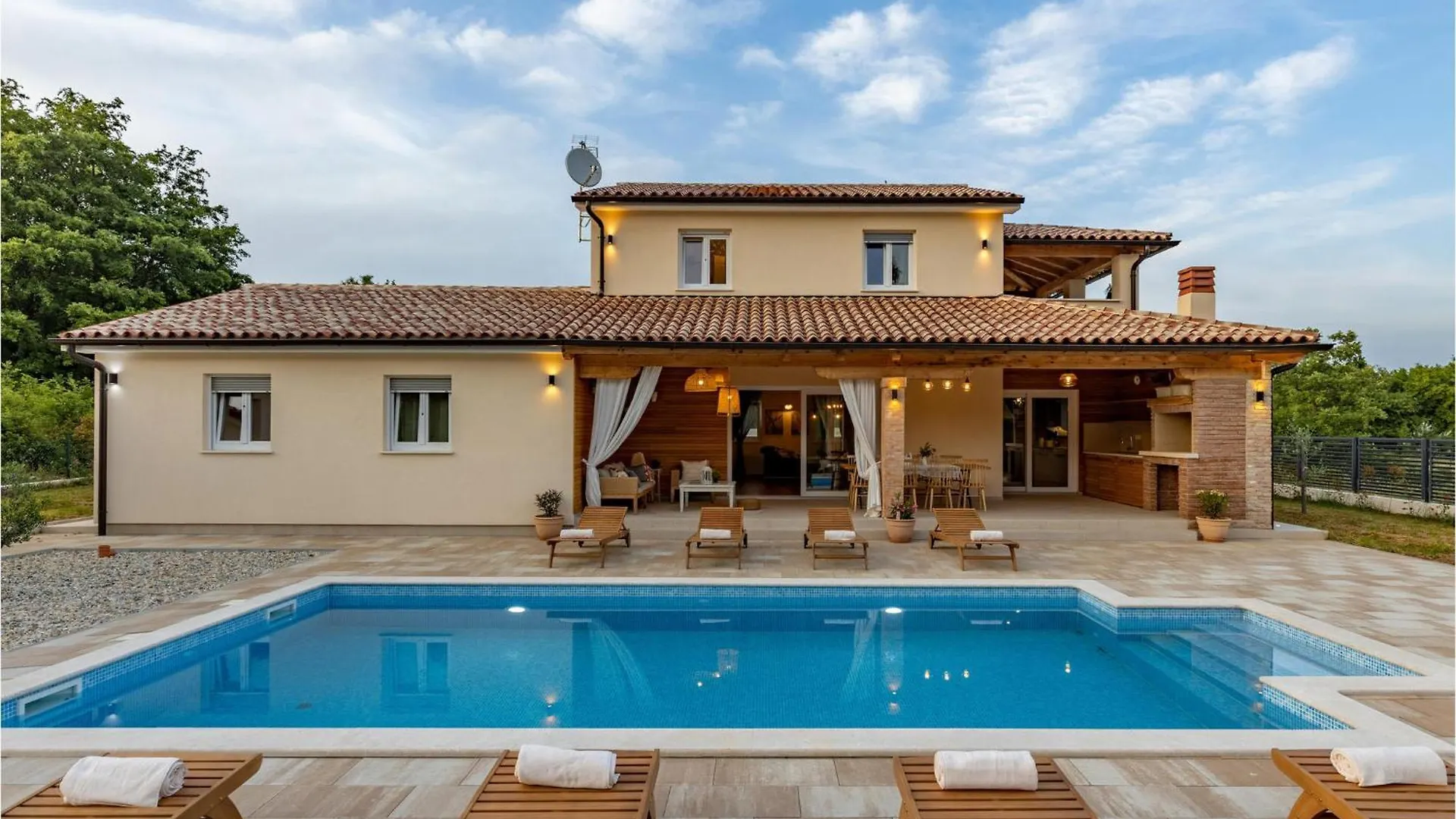 4 Bedroom Lovely Home In Pusti Peresiji Nyaraló