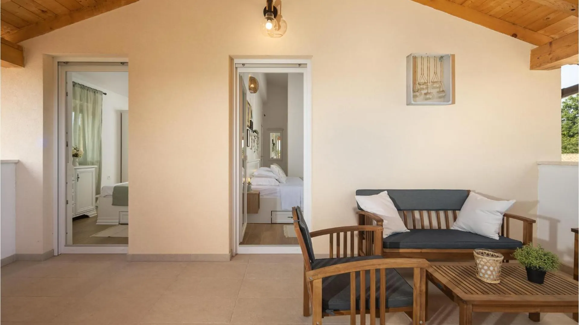 Nyaraló 4 Bedroom Lovely Home In Pusti Peresiji